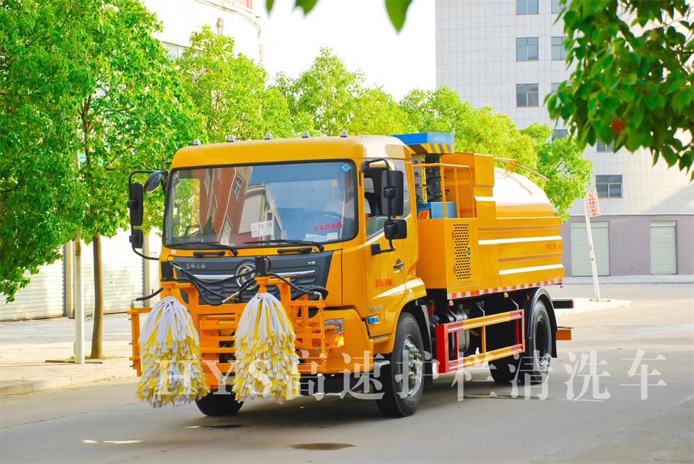 高速護欄清洗車-東風(fēng)天錦KR國六護欄清洗車